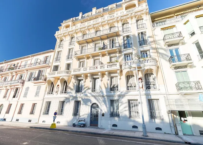 Le 323 Prom - Beachfront - Parking - Near Tram &supermarket - Ac - Washing Machine *