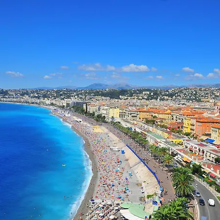 Le 323 Prom - Beachfront - Parking - Near Tram &supermarket - Ac - Washing Machine Apartment
