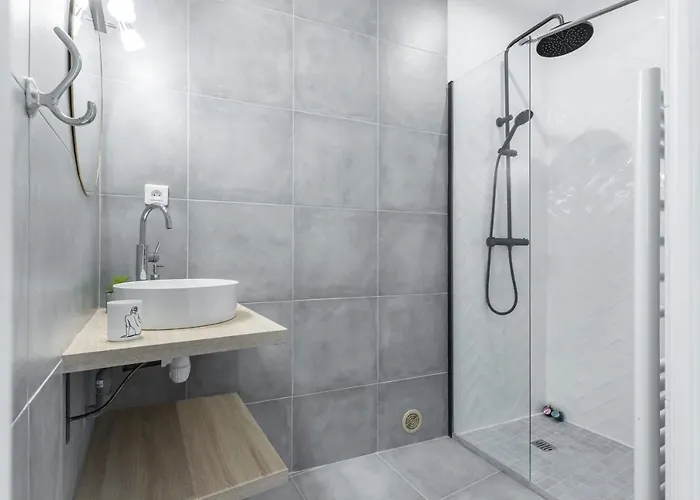 Le 323 Prom - Beachfront - Parking - Near Tram &supermarket - Ac - Washing Machine